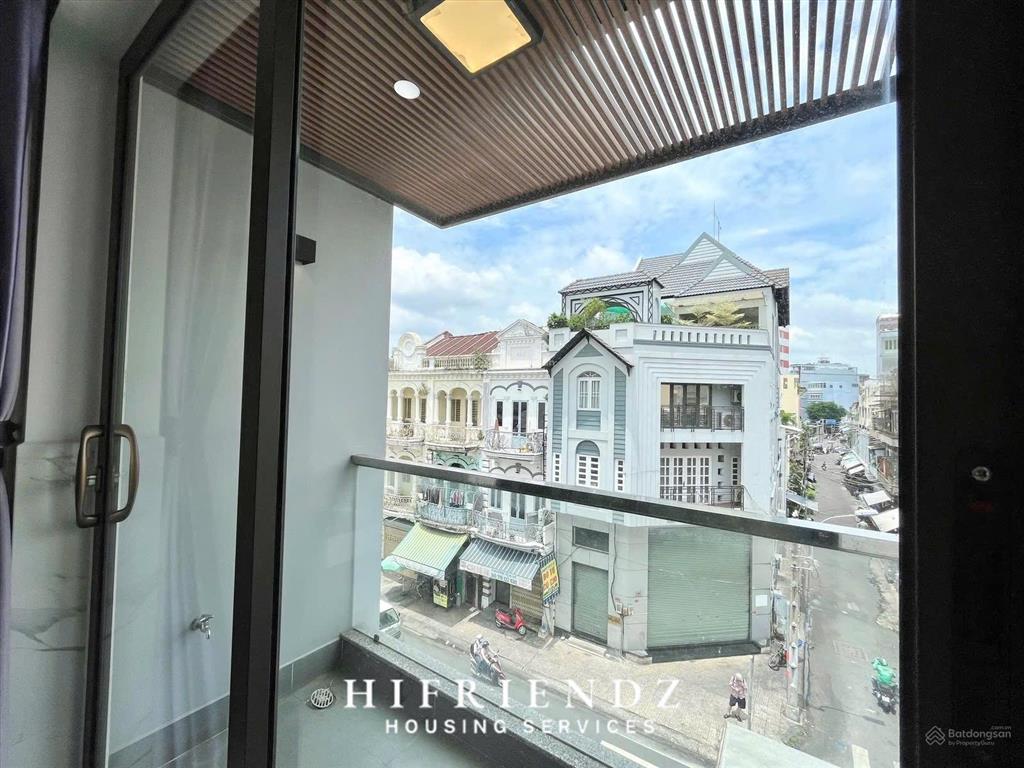 Cho thuê căn hộ 1pn ban công 50m2 ngay trần hưng đạo, giáp quận 1. hỗ trợ giữ phòng đến t9/2026