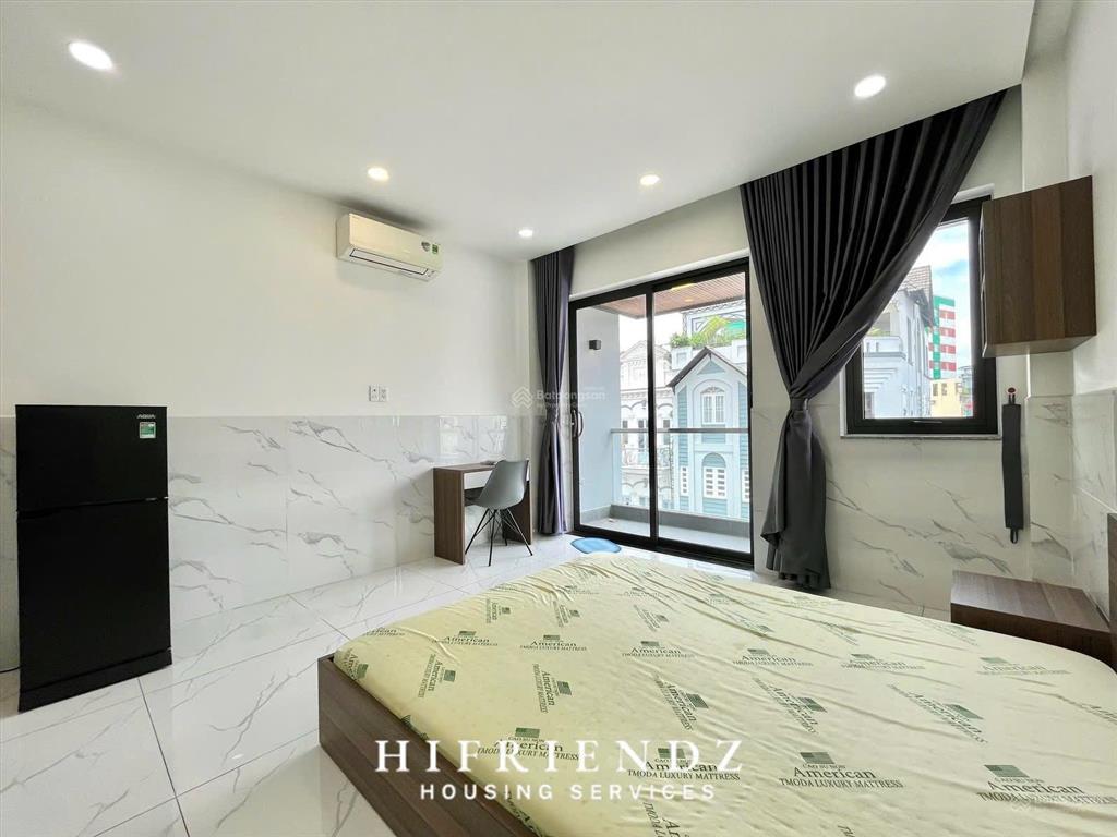 Cho thuê căn hộ 1pn ban công 50m2 ngay trần hưng đạo, giáp quận 1. hỗ trợ giữ phòng đến t9/2026