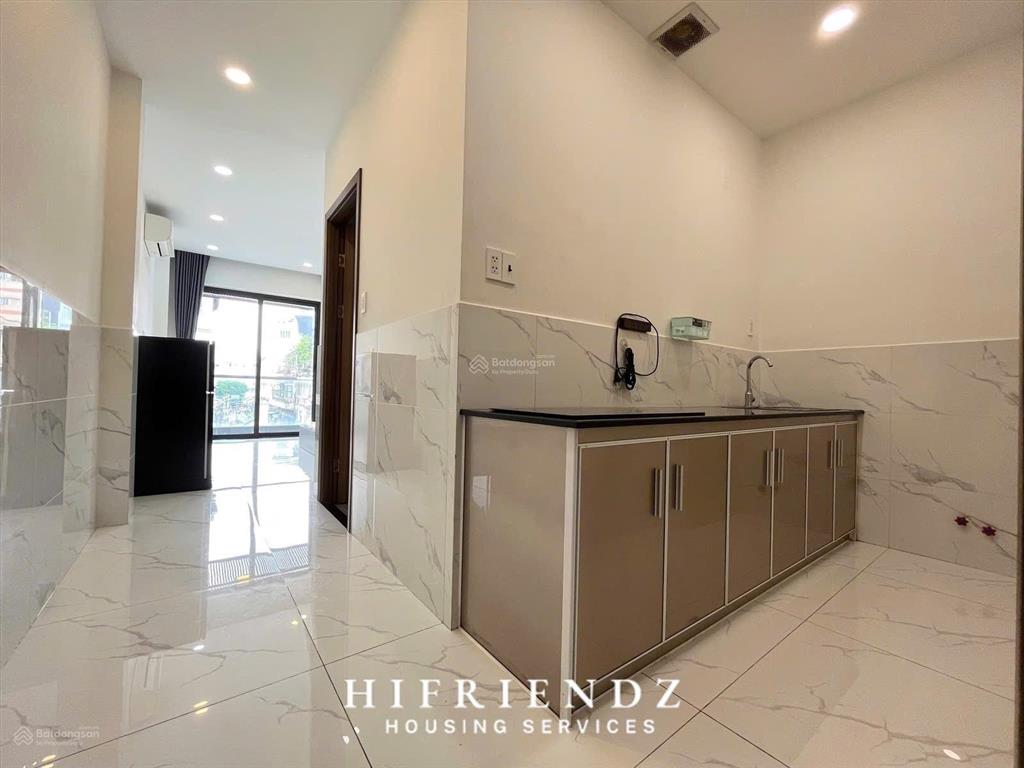 Cho thuê căn hộ 1pn ban công 50m2 ngay trần hưng đạo, giáp quận 1. hỗ trợ giữ phòng đến t9/2026