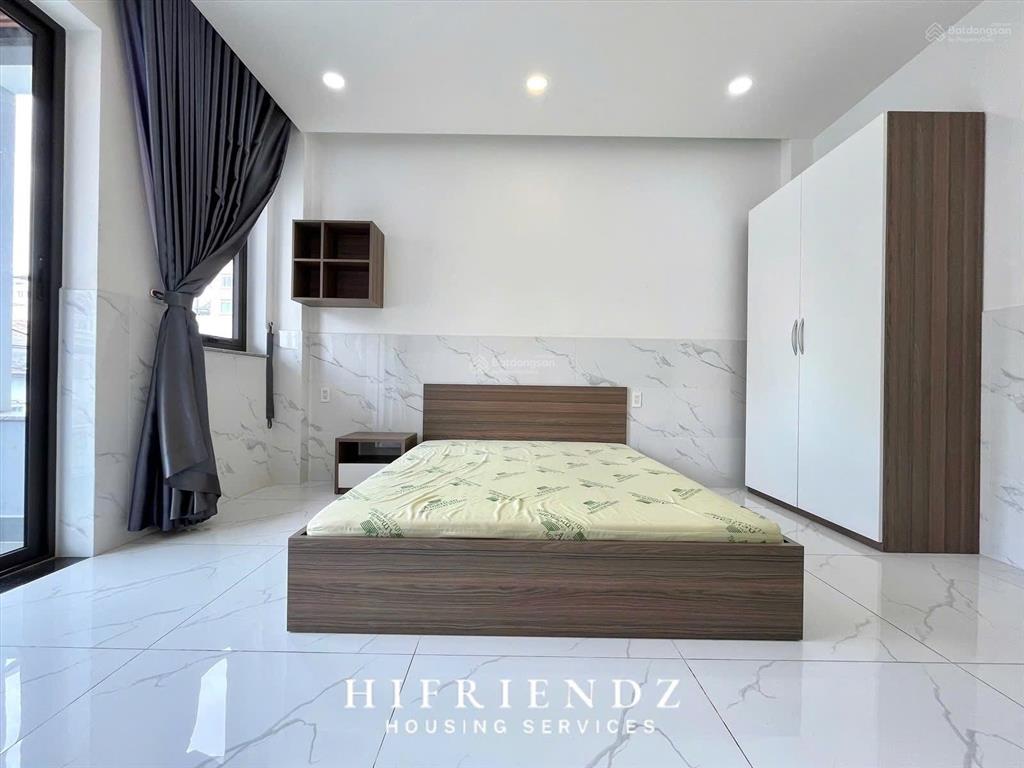 Cho thuê căn hộ 1pn ban công 50m2 ngay trần hưng đạo, giáp quận 1. hỗ trợ giữ phòng đến t9/2026