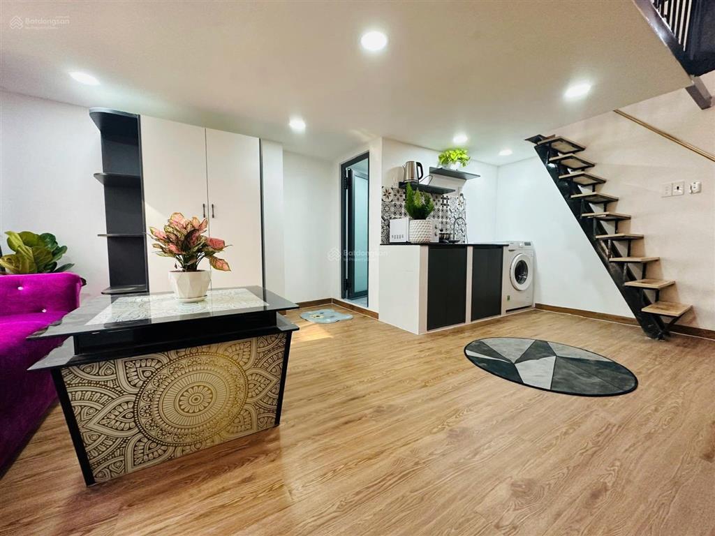 Cho thuê căn hộ duplex ban công full nội thất ngay metro bến thành  quận 1. giảm sâu đón khách t10
