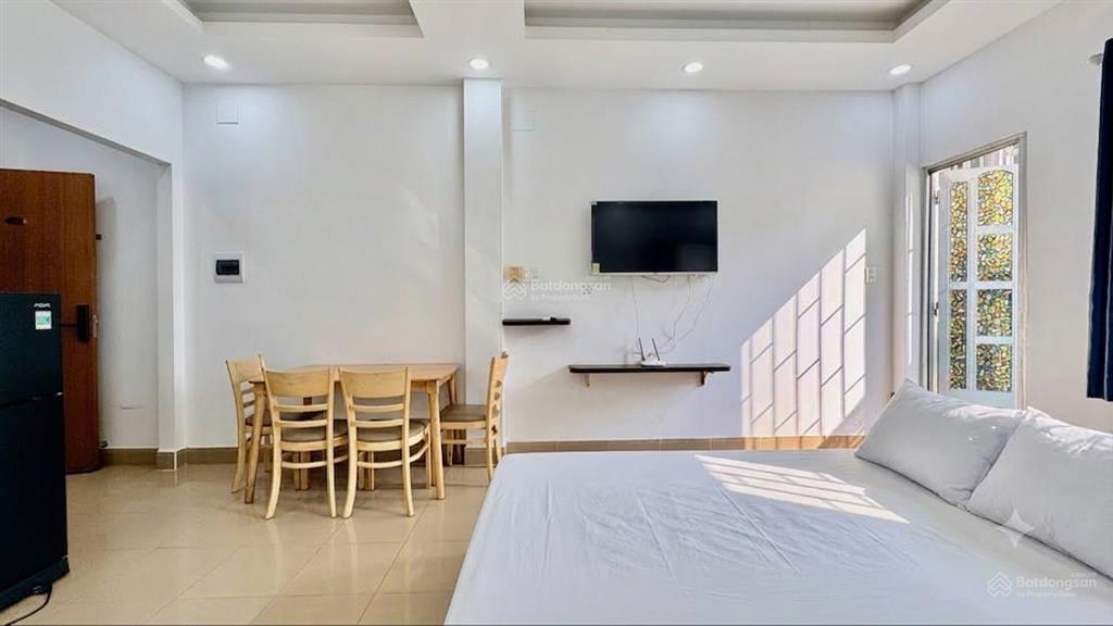 Cho thuê studio ban công thang máy máy giặt riêng full tiện nghi 40m2 ngay cô giangbến thànhq1