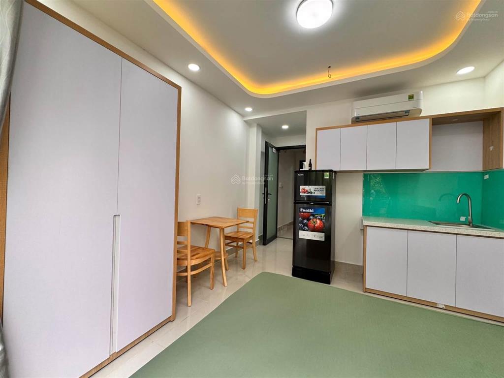 Khai trương tòa chdv mới xây full nội thất cửa sổ ban công lớn ngay cống quỳnh bùi viện q1.