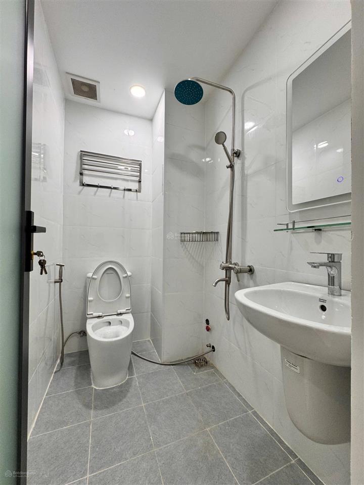 Khai trương tòa chdv mới xây full nội thất cửa sổ ban công lớn ngay cống quỳnh bùi viện q1.