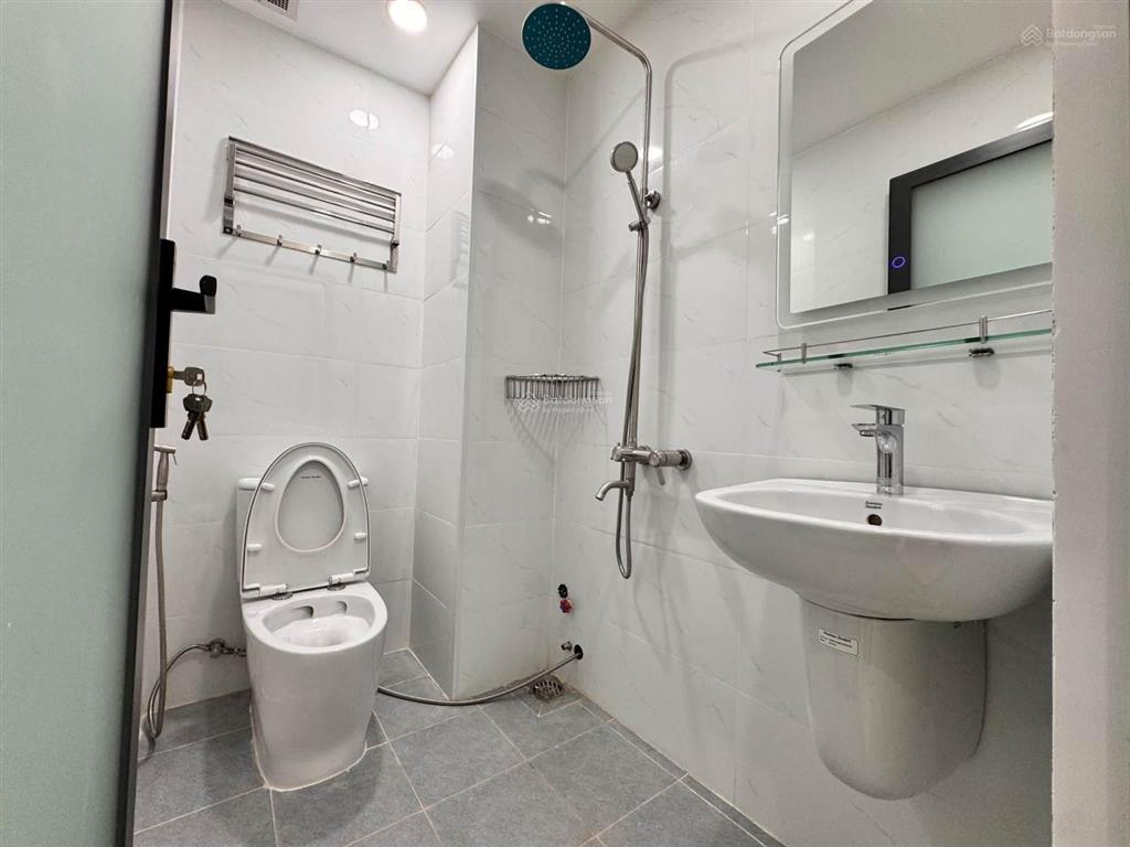 Khai trương tòa chdv mới xây full nội thất cửa sổ ban công lớn ngay cống quỳnh bùi viện q1.