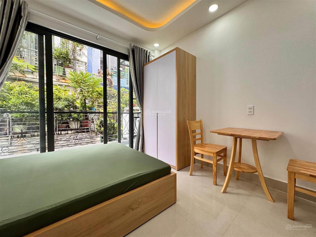Khai trương tòa chdv mới xây full nội thất cửa sổ ban công lớn ngay cống quỳnh bùi viện q1.