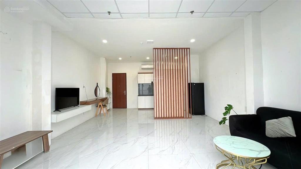 Cho thuê căn hộ studio ban công lớn 55m2 ntcb ngay đề thám  bến thành.  0929 292 ***