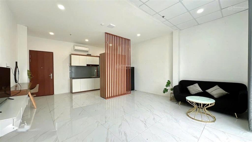 Cho thuê căn hộ studio ban công lớn 55m2 ntcb ngay đề thám  bến thành.  0929 292 ***