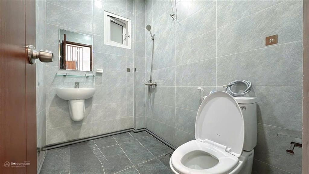 Cho thuê căn hộ studio ban công lớn 55m2 ntcb ngay đề thám  bến thành.  0929 292 ***