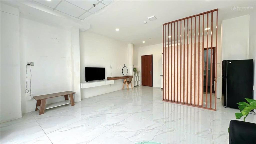 Cho thuê căn hộ studio ban công lớn 55m2 ntcb ngay đề thám  bến thành.  0929 292 ***