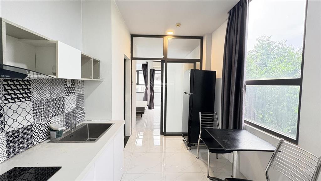 Cho thuê căn hộ 1pn balcony mặt tiền bờ kè trường sa cực chill. thang máy hầm xe chỉ 10 tr/tháng