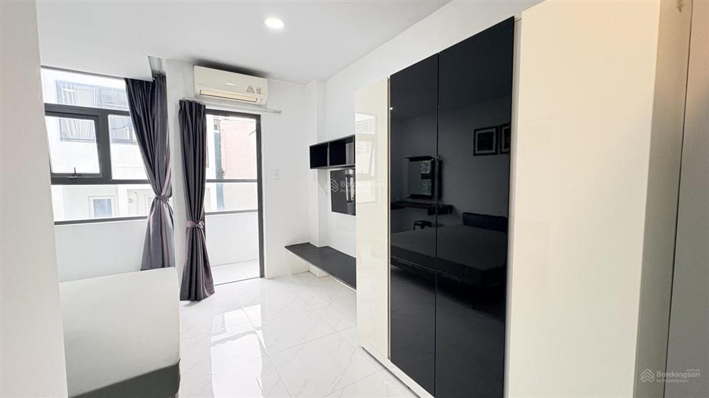 Cho thuê căn hộ 1pn balcony mặt tiền bờ kè trường sa cực chill. thang máy hầm xe chỉ 10 tr/tháng