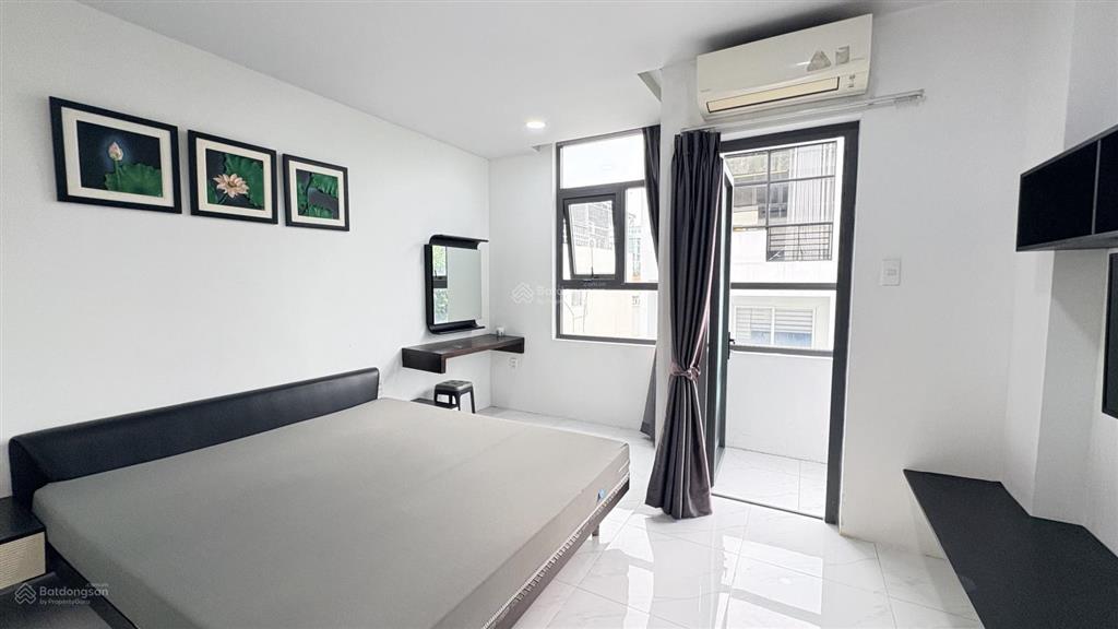 Cho thuê căn hộ 1pn balcony mặt tiền bờ kè trường sa cực chill. thang máy hầm xe chỉ 10 tr/tháng