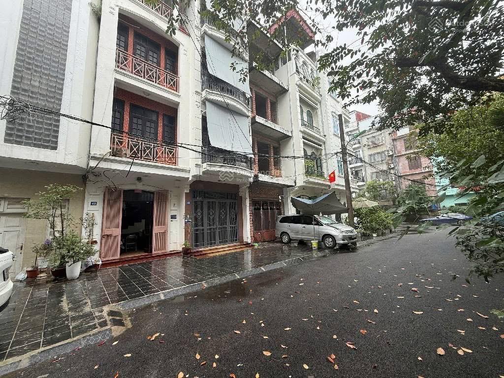 Bán nhà ngụy như kon tum, diện tích rộng, nhà đẹp, gara ô tô, vỉa hè ngõ rộng, 60m2, hơn 13 tỷ