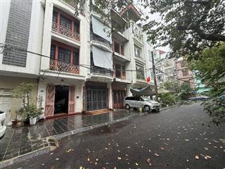 Bán nhà ngụy như kon tum, diện tích rộng, nhà đẹp, gara ô tô, vỉa hè ngõ rộng, 60m2, hơn 13 tỷ