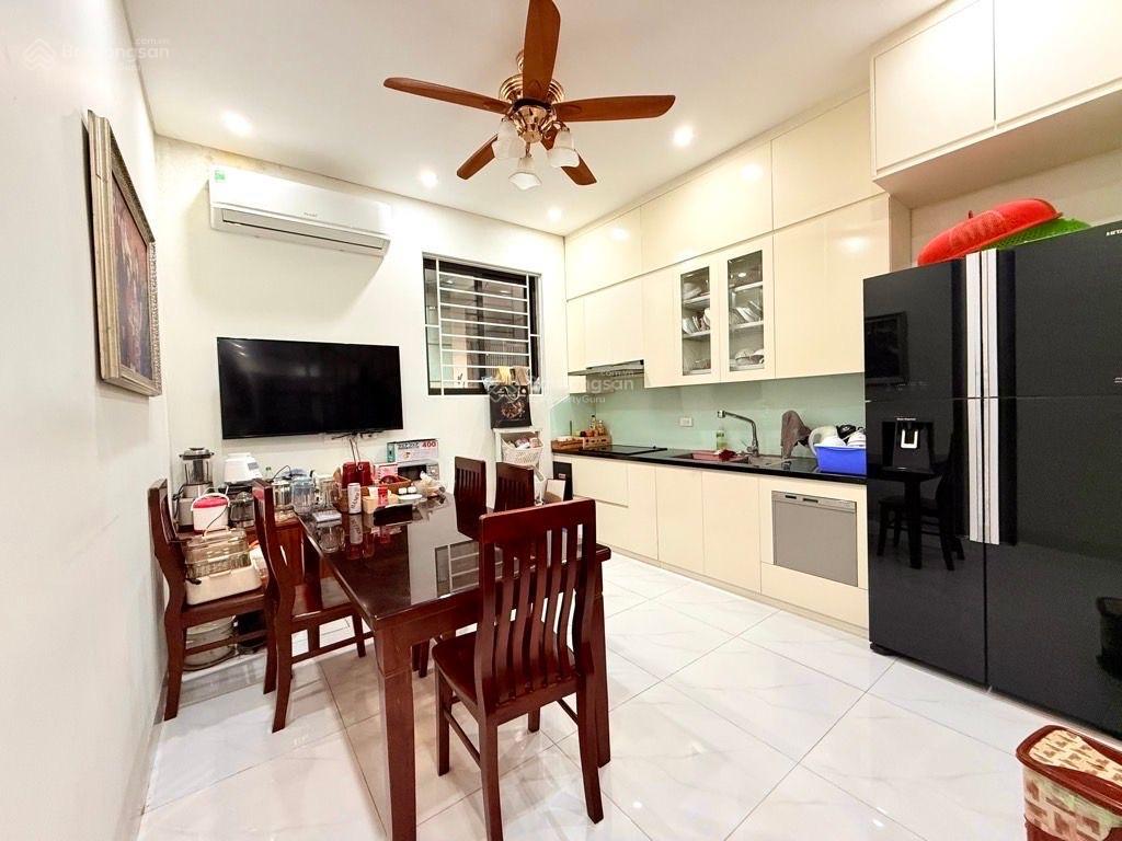 Bán nhà ngụy như kon tum, diện tích rộng, nhà đẹp, gara ô tô, vỉa hè ngõ rộng, 60m2, hơn 13 tỷ