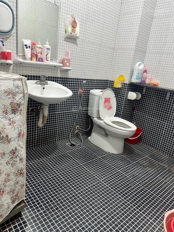 Bán nhà vũ trọng phụng, ô tô đỗ cửa, view sân chung cư, sát mặt phố, 35m2, giá bán 6,9 tỷ