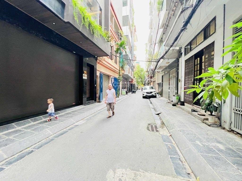 Bán nhà vũ trọng phụng, ô tô đỗ cửa, view sân chung cư, sát mặt phố, 35m2, giá bán 6,9 tỷ