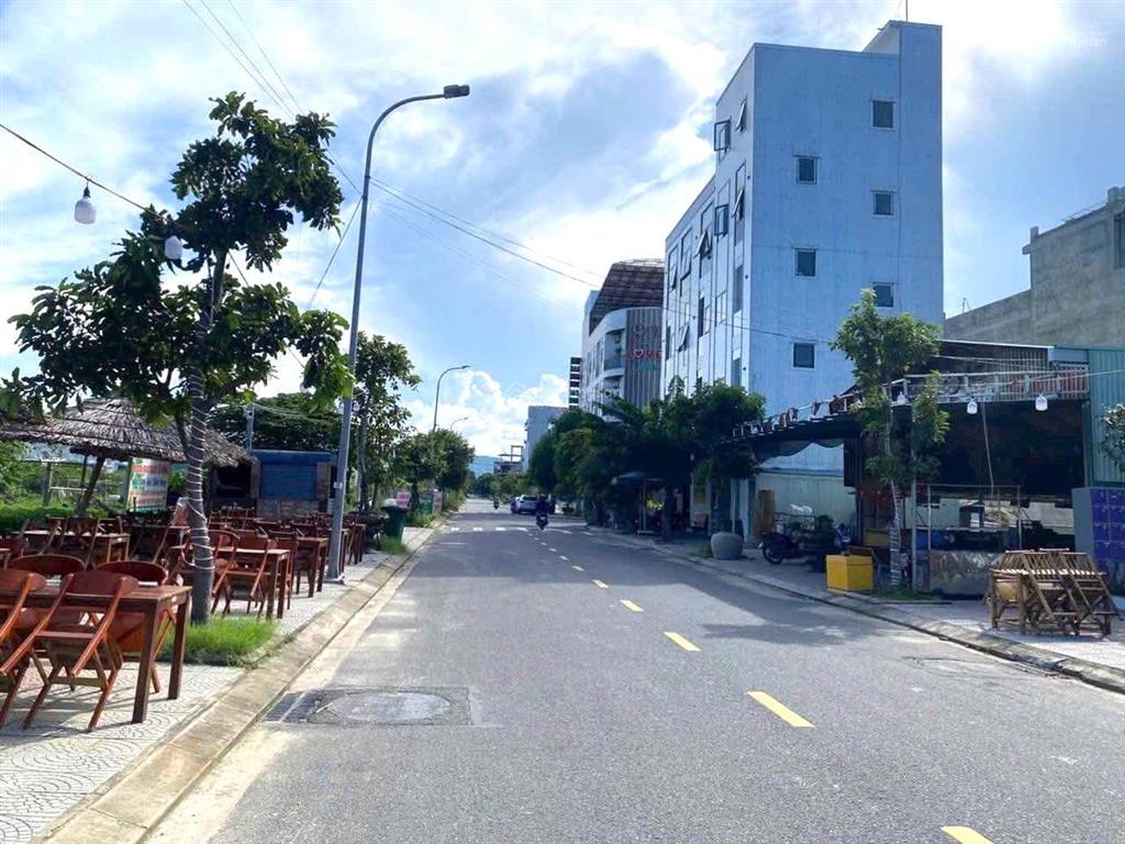 Lô góc 146,5m² gần biển, 2 mặt tiền đường 7,5m điện âm khu đô thị e kim long đối diện tt quận lc
