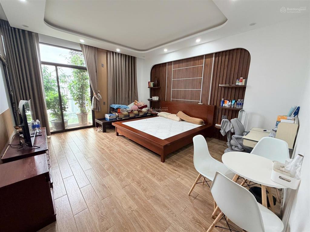 Chính chủ bán rẻ căn shophouse 4,5 tầng 2 mặt tiền đường nguyễn sinh sắc trục thương mại