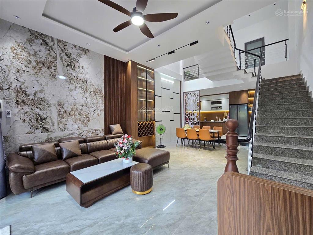 Nhà 3 tầng mới full nội thất giá hời liên chiểu gần biển