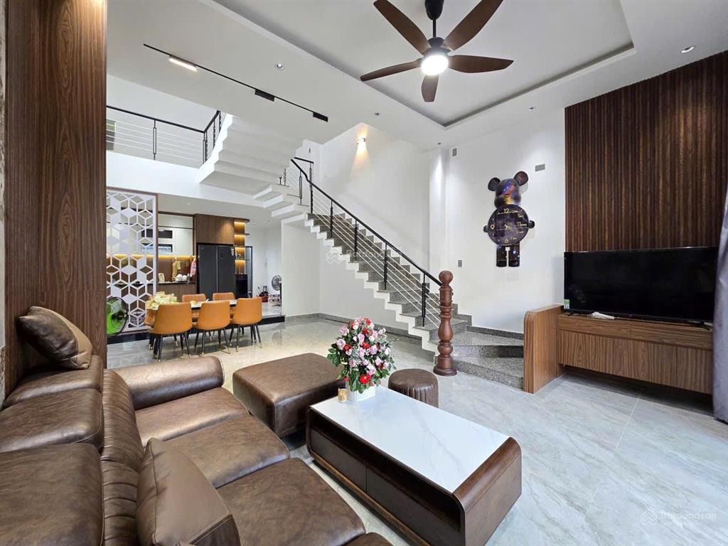 Nhà 3 tầng mới full nội thất giá hời liên chiểu gần biển