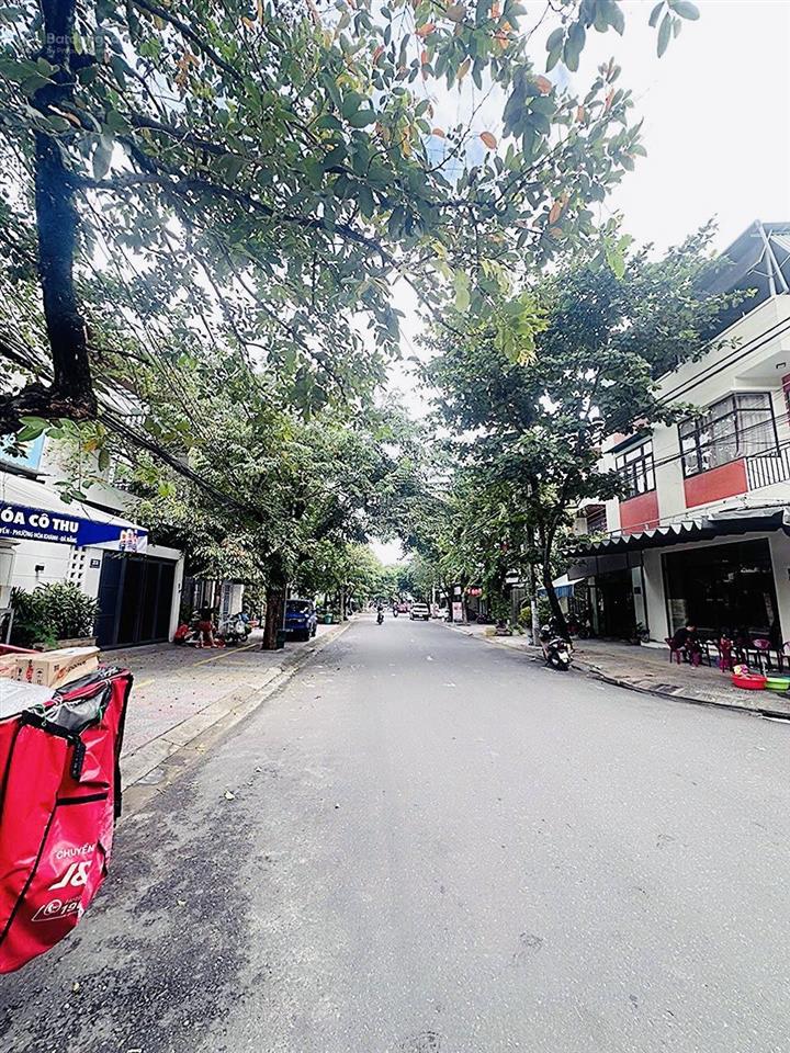 Cần bán nhà 3 tầng lô góc 2 mặt tiền trục kinh doanh có 8 phòng căn hộ và 1 mb thu nhập đều đặn