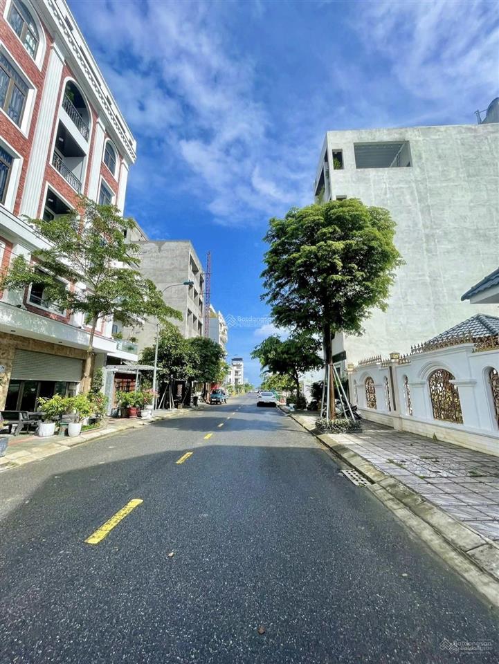 Em cần bán một cặp liền kề 210m ngang 10m mặt tiền đường 7,5m khu a phương trang sát mặt biển