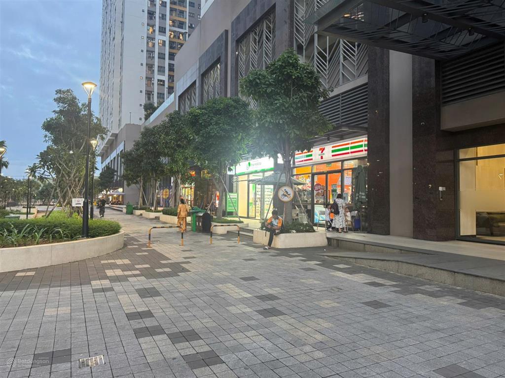 Cho thuê gấp căn shophouse đẹp nhất q7 saigon riverside, khu dân cư hơn 12000 cư dân đang sinh sống