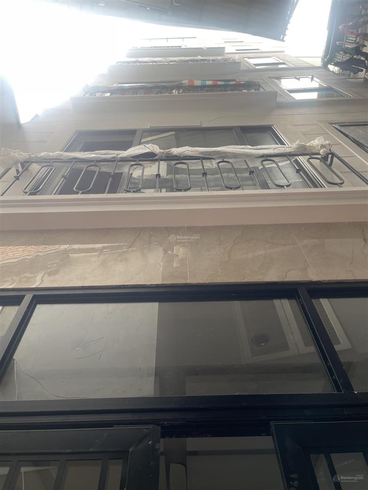 Chính chủ bán nhà riêng xã đànô chợ dừanhà mới 6 tầng thang máy. ô tô đỗ cửa.