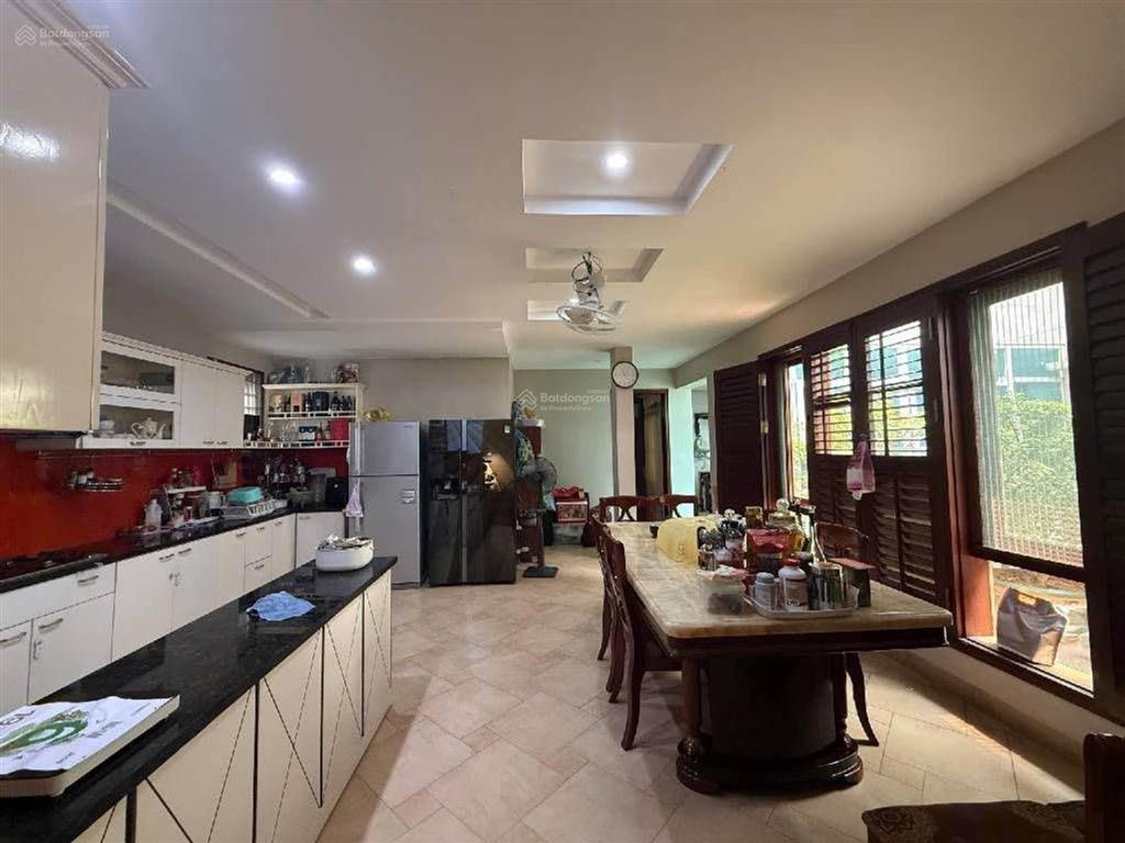 Bán nhà riêng 271m2, 57 tỷ tại lạc long quân, nhật tân, tây hồ