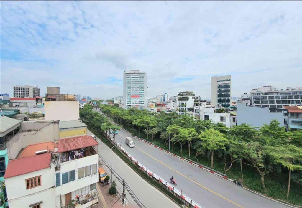 Bán nhà mặt phố ba đình kinh doanh  mặt tiền rộng  vỉ hè siêu to.