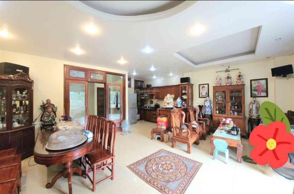 Bán nhà mặt phố ba đình kinh doanh  mặt tiền rộng  vỉ hè siêu to.