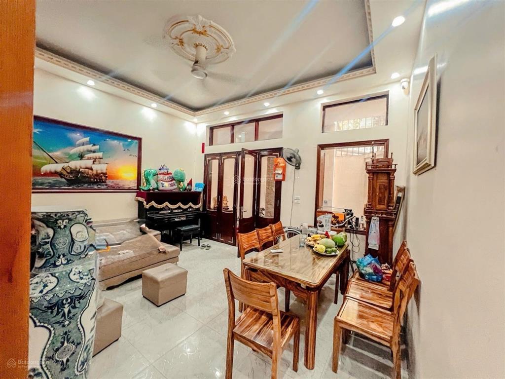 Bán nhà riêng 90m kim mã ba đình(cũ) gần phố ngõ thông.