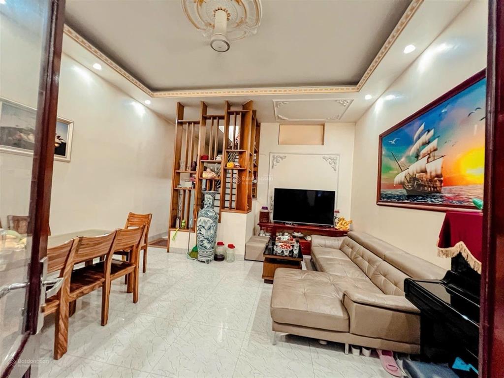 Bán nhà riêng 90m kim mã ba đình(cũ) gần phố ngõ thông.