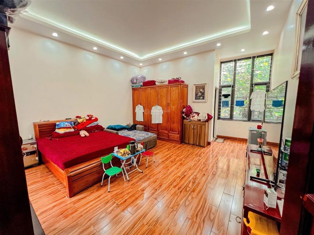 Bán nhà riêng 90m kim mã ba đình(cũ) gần phố ngõ thông.