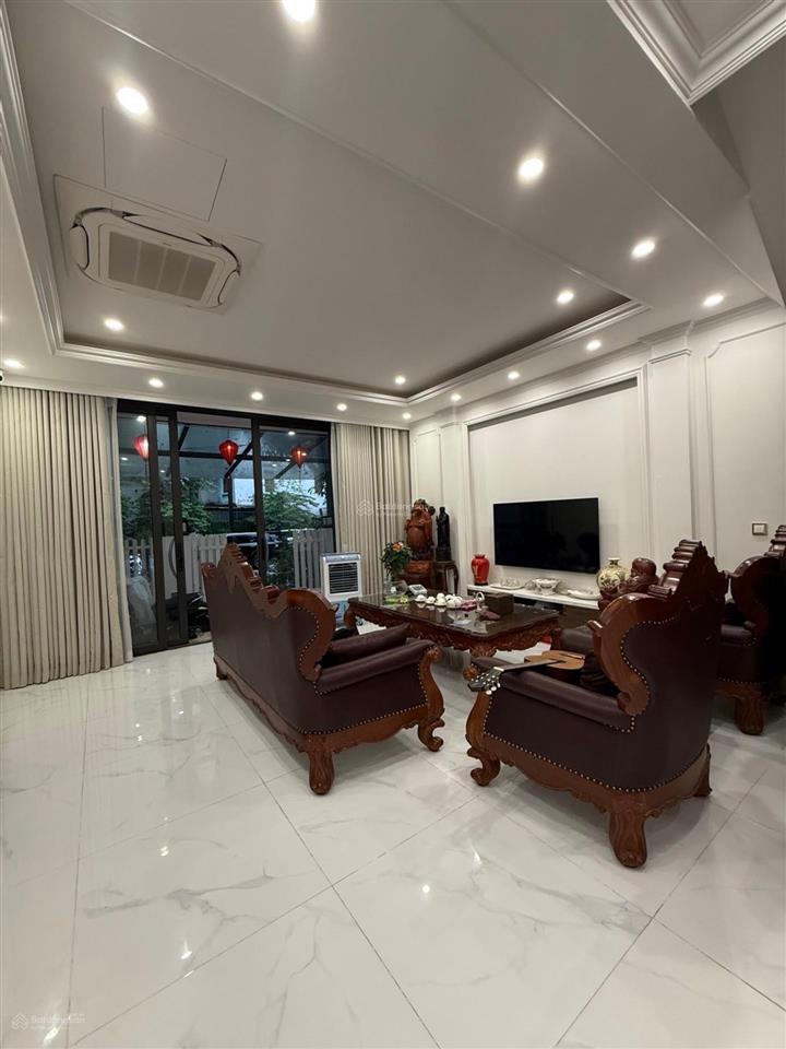 Bán nhà phân lô ô tô 104m ba đình