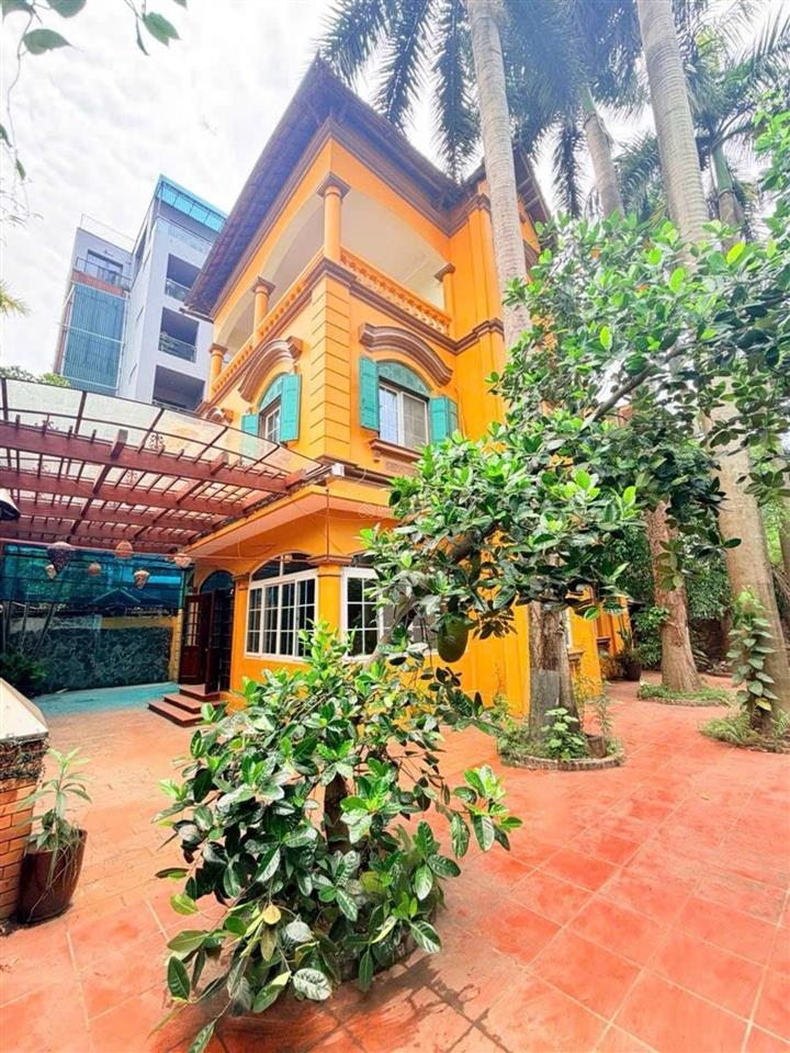 Siêu phẩm biệt thự tây hồ sân vườn giữa lòng phố thị  ô tô vào nhà. 255m² giá 95 tỷ