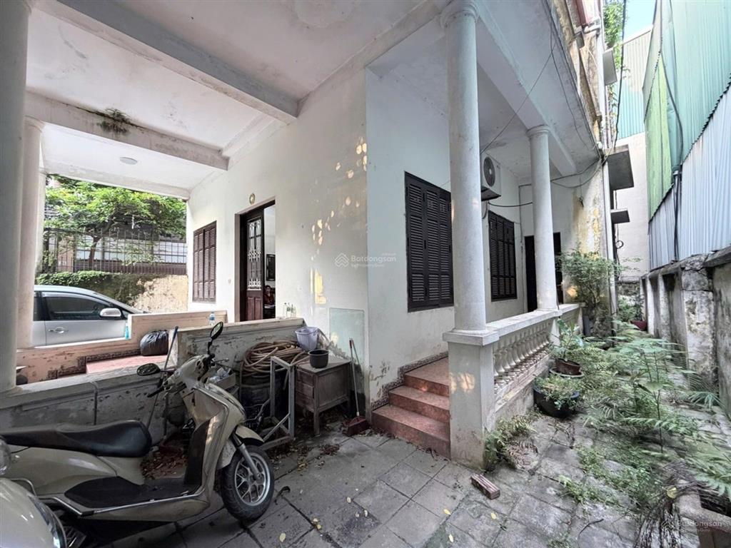 Bán đất tặng nhà biệt thự sân vườn 240m trung tâm ba đình.