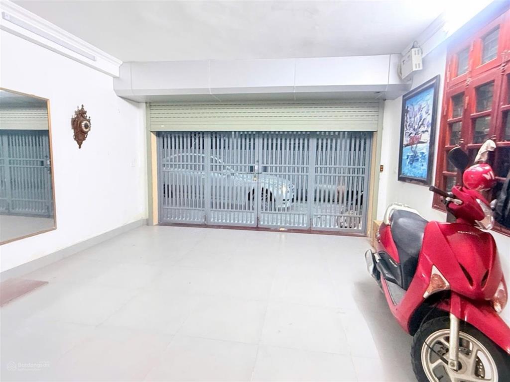 Bán nhà phân lô cầu giấy  ô tô tránh  3 thoáng  an ninh tuyệt đối  70m2