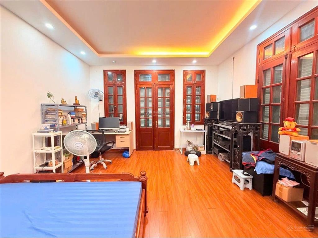 Bán nhà phân lô cầu giấy  ô tô tránh  3 thoáng  an ninh tuyệt đối  70m2