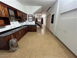 Bán nhà tây hồ lạc long quân nhà xây kiên cố 6 tầng cách 1 nhà ra phố.