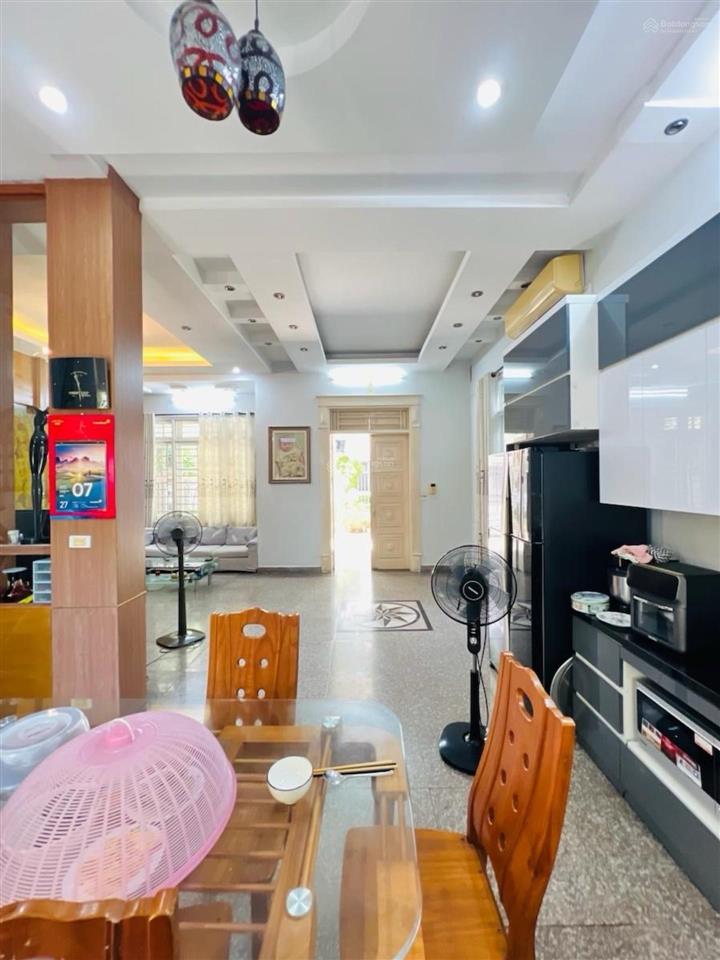 Bán nhà ba đình liền kề phân lô ô sân vườn ô tô tránh 151m giá 44,5 tỷ.