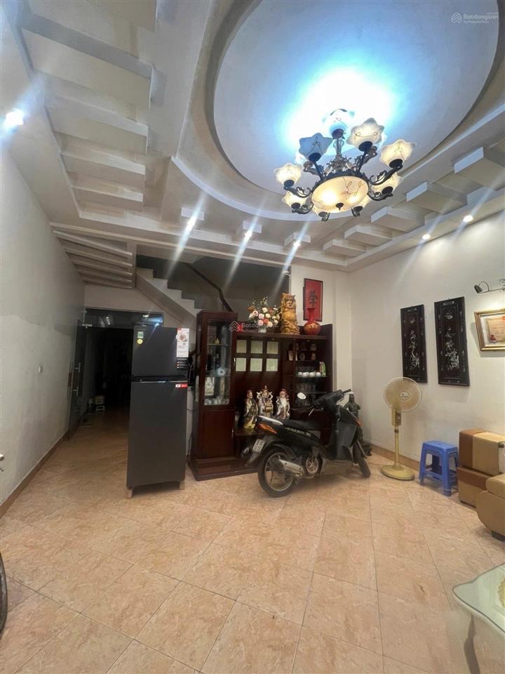 Bán nhà riêng ba đình hoàng hoa thám văn cao nhà dân xây 64m ô chờ thang máy.