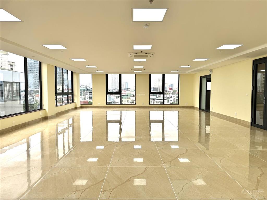 Bán toà nhà văn phòng mặt phố hoàng ngân  nguyễn thị định. diện tích 210m x 9 tầng. mặt tiền 12m.