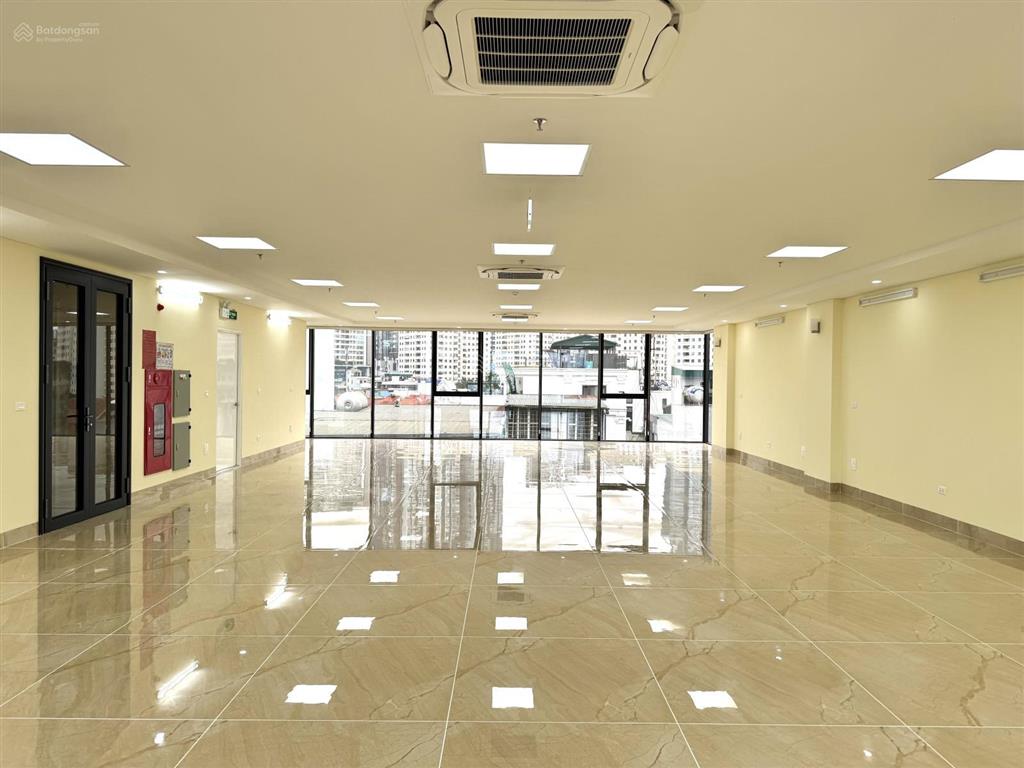 Bán toà nhà văn phòng mặt phố hoàng ngân  nguyễn thị định. diện tích 210m x 9 tầng. mặt tiền 12m.