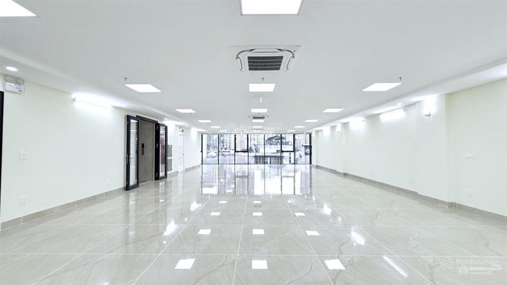 Bán nhà mặt phố chùa láng  diện tích 115m  mặt tiền 6.5m  dòng tiền cho thuê 250tr/tháng.