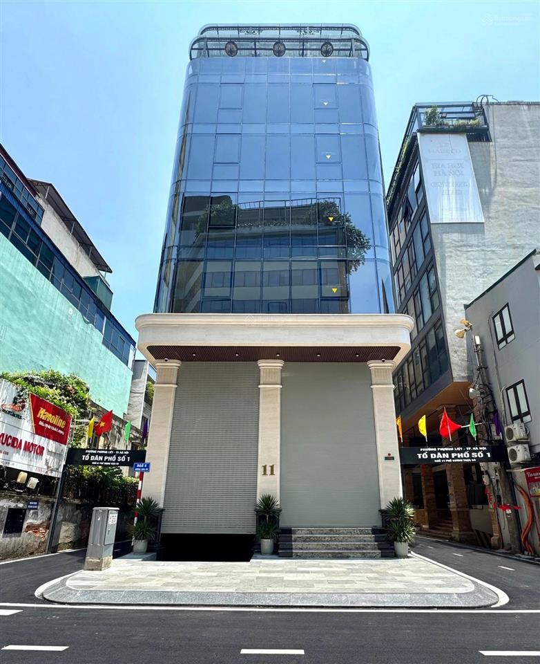 Cho thuê tòa nhà mặt phố vương thừa vũ  ngay ngã tư sở trường chinh. diện tích 150m2 x 8 tầng