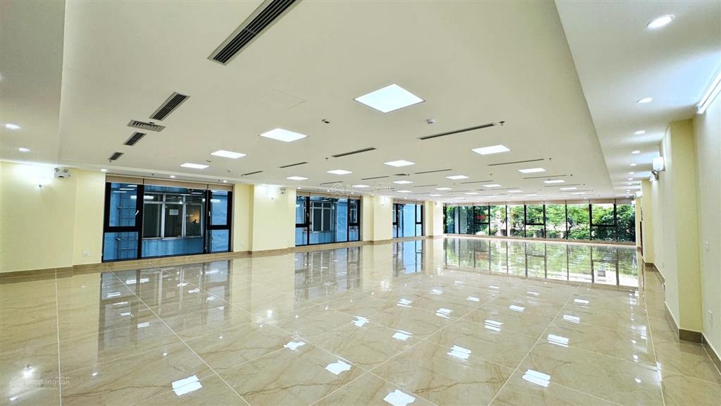 Cho thuê tòa nhà văn phòng mặt phố lạc long quân  tây hồ. diện tích 300m² x 9 tầng. mặt tiền 12m.