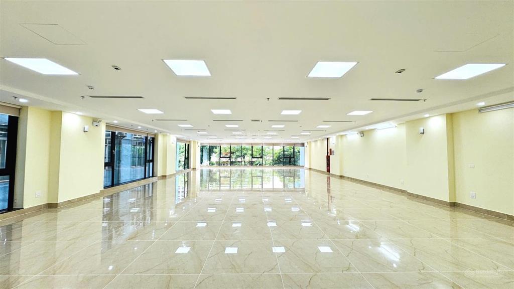 Cho thuê tòa nhà văn phòng mặt phố lạc long quân  tây hồ. diện tích 300m² x 9 tầng. mặt tiền 12m.